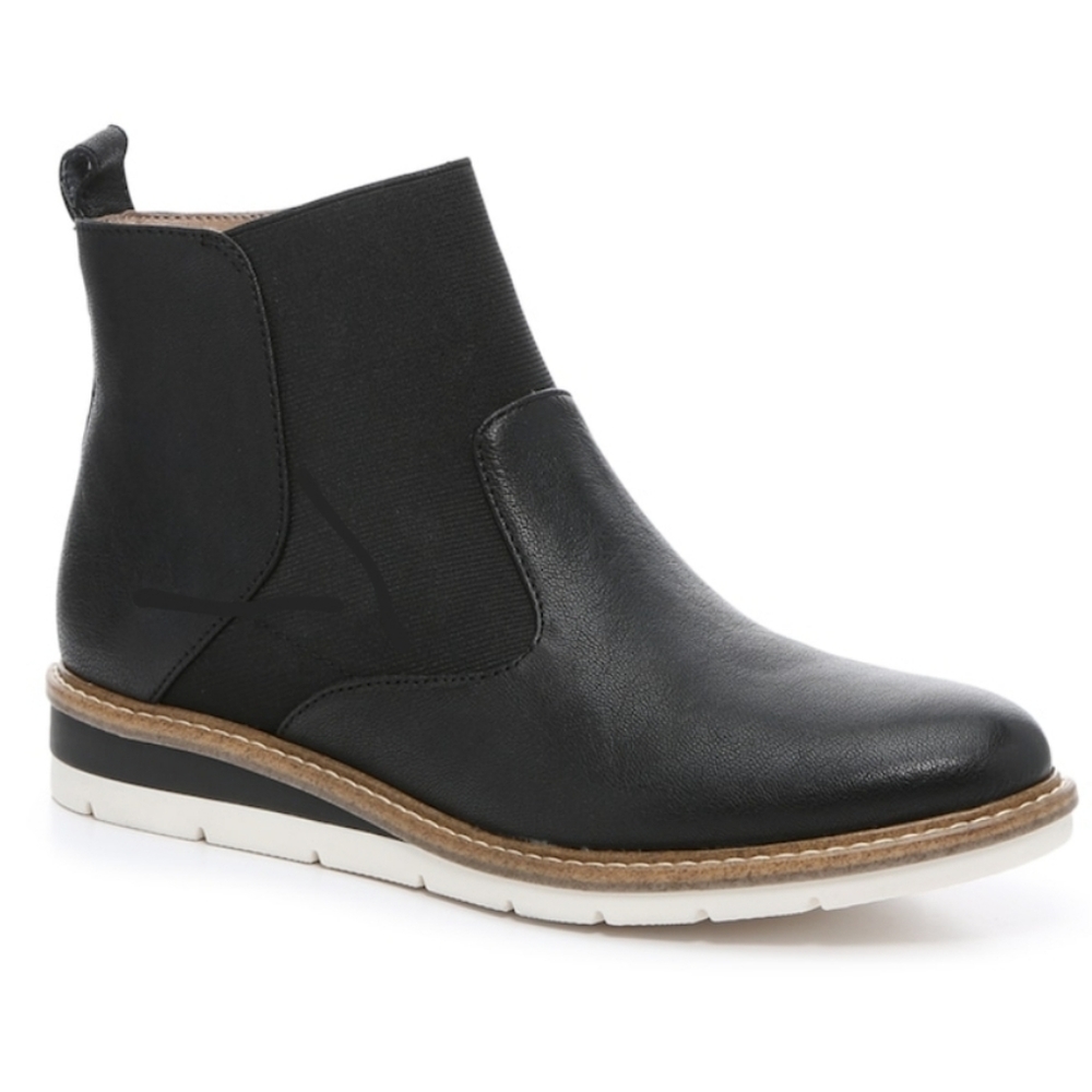 Kelly & Katie Arlo Chelsea Boot Size 9